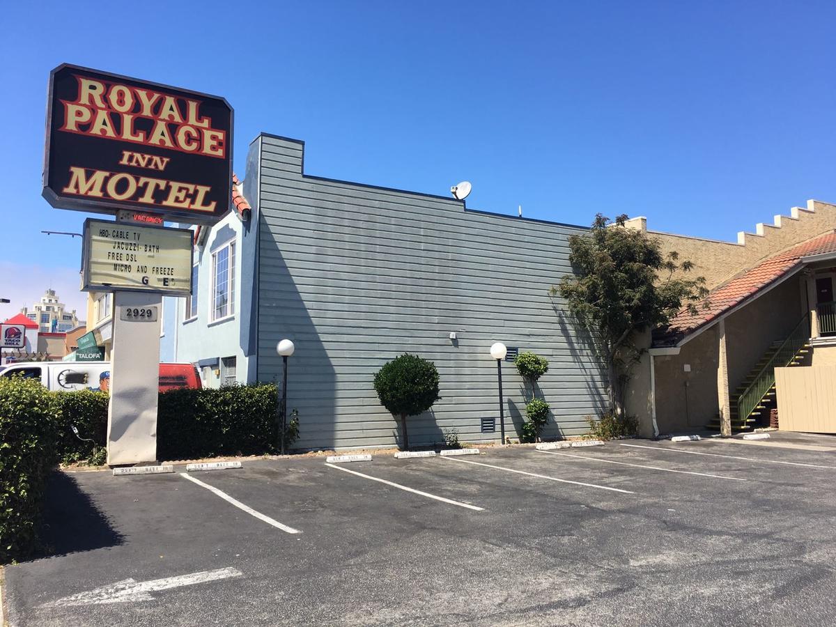Royal Palace Inn Дейли Сити Екстериор снимка