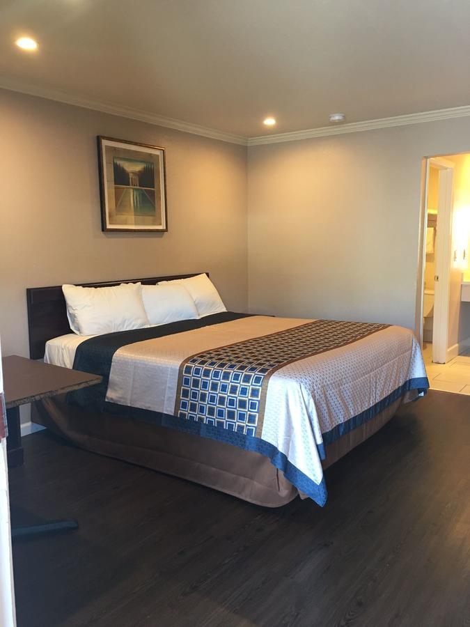 Royal Palace Inn Дейли Сити Екстериор снимка