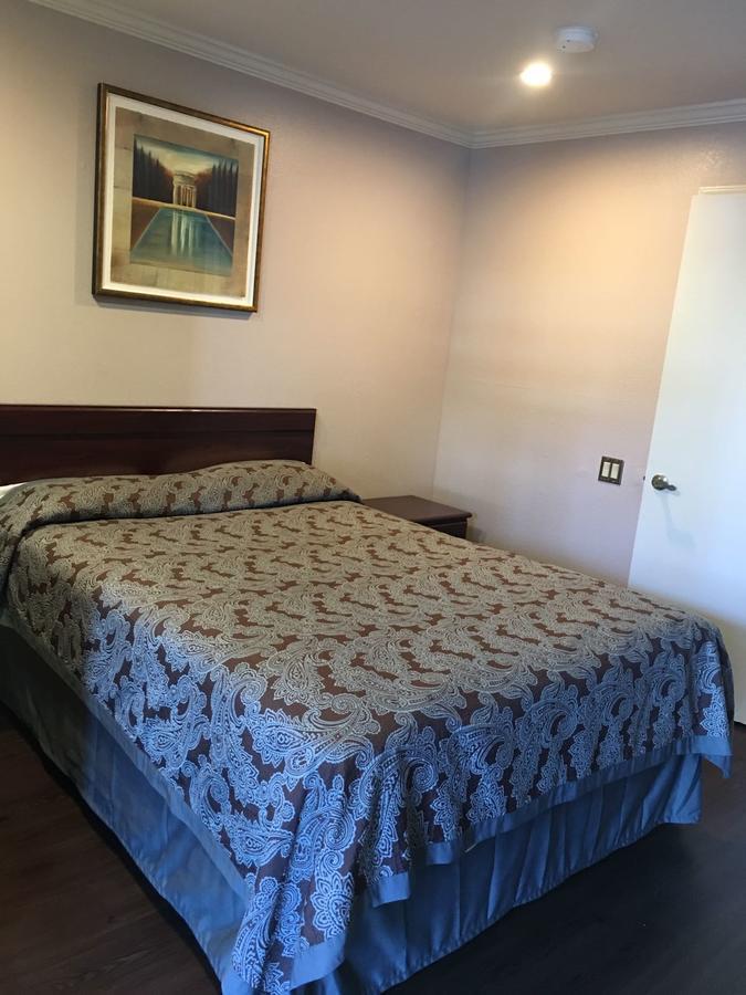Royal Palace Inn Дейли Сити Екстериор снимка